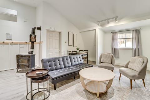 7 Mi to Whitewater Rafting Cozy Lansford Cabin! Cabin in Pocono Mountains