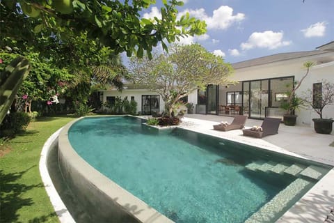 Property building, Garden view, sunbed