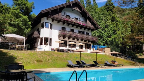 Property building, Day, Swimming pool