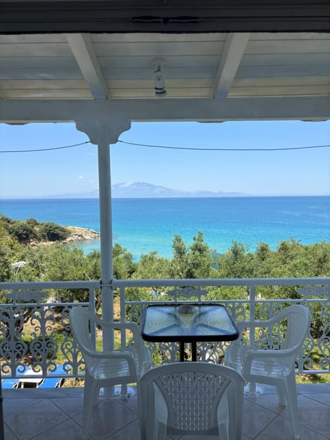 Patio, Day, Natural landscape, View (from property/room), Balcony/Terrace, Dining area, Mountain view, Sea view