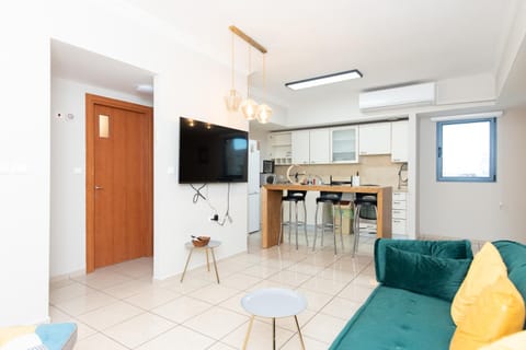 TV and multimedia, Kitchen or kitchenette, Living room, Seating area
