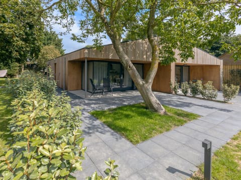 Property building, Spring, Garden, Balcony/Terrace, Garden view