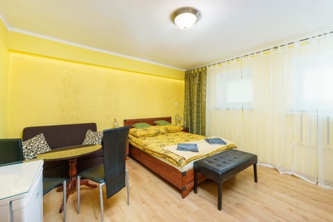 Bed, Living room, Photo of the whole room, Seating area, Bedroom