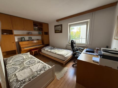 Sehr schöne Wohnung in 70839 Gerlingen in Deutschland Apartment in Stuttgart