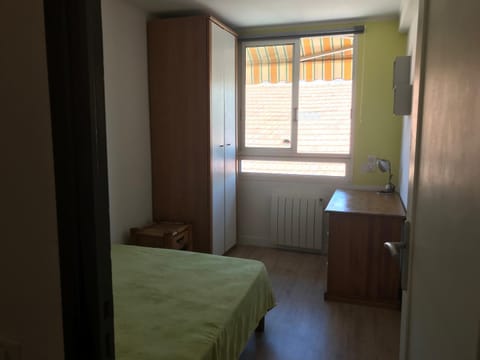 Appartement entier 3 pièces face au port Apartment in Antibes