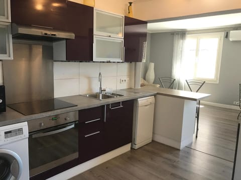 Appartement entier 3 pièces face au port Apartment in Antibes