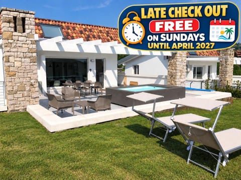 Property building, Garden, Swimming pool, Open Air Bath, sunbed