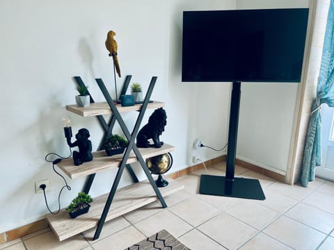 Communal lounge/ TV room, TV and multimedia, Evening entertainment, furniture