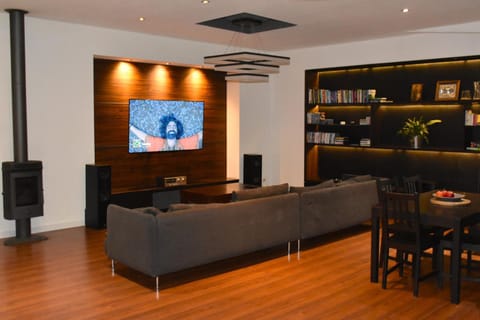 TV and multimedia, Living room, Seating area