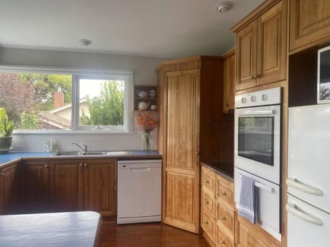 Lynmouth Cottage - a cosy home away from home House in Tasmania