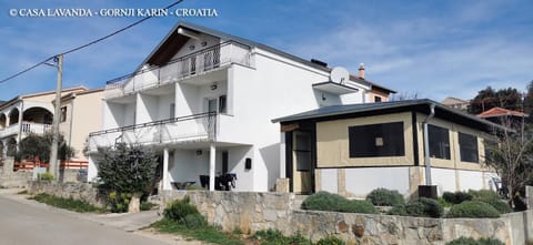 Property building, Off site, Garden, Balcony/Terrace, Balcony/Terrace, On site