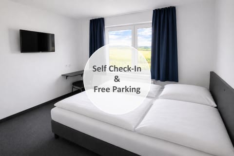 Spring, Summer, TV and multimedia, View (from property/room), View (from property/room), Photo of the whole room, Text overlay