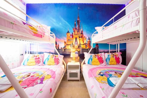 Exclusive 8BR Family Villa - Pool, BBQ, Game Room & Themed Bedrooms! House in Kissimmee