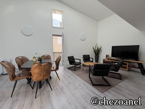 TV and multimedia, Living room, Dining area