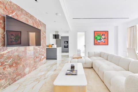 TV and multimedia, Living room, Photo of the whole room, Seating area, Evening entertainment