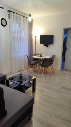 Communal lounge/ TV room, TV and multimedia, Living room, Dining area