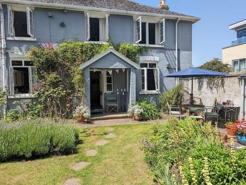 Property building, Spring, Day, Garden, Garden view