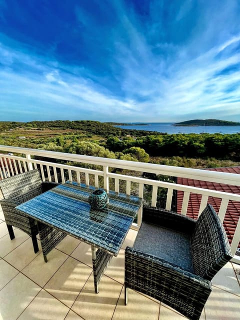 Natural landscape, Balcony/Terrace, Seating area, Sea view