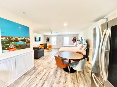 Adjacent 3rd Floor Trio, 301 King, 302 Queen, & 303 Queen Apartment in Surf City