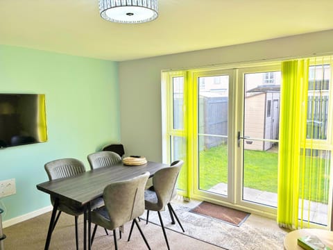 3 bed house with parking near airport House in Edinburgh