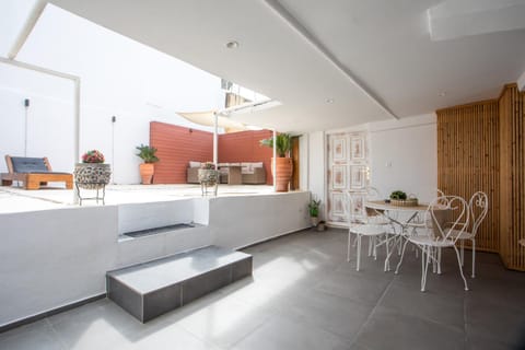Seating area, Dining area