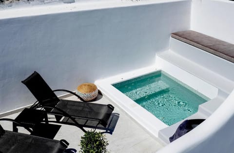 Avenoir 1bedroom Luxury Cave Villa Apartment in Mesaria