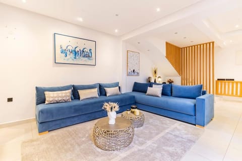 Nearby landmark, Living room, Seating area, Dining area, Shopping Area, Swimming pool, Location, children, Family, Parking, currency exchange, hair dryier, toaster, washing machine, kitchen