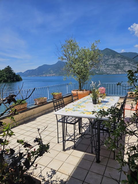 Dining area, Lake view