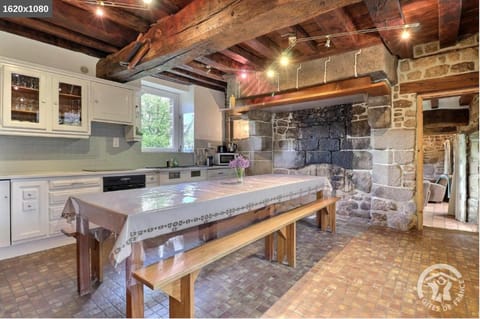 Kitchen or kitchenette, Dining area, pet friendly, stove