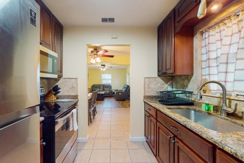 Relax Away in Tampa Bay House in Town N Country