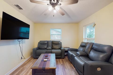 Relax Away in Tampa Bay House in Town N Country