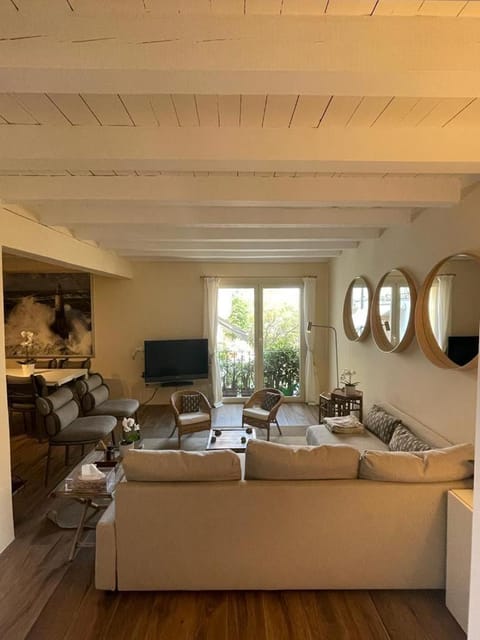 Communal lounge/ TV room, Living room, Seating area