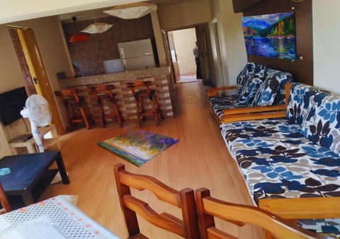 Restaurant/places to eat, Kitchen or kitchenette, Lounge or bar