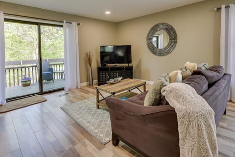 Bella Vista Townhome with Deck Near Back 40 Trails! House in Bella Vista