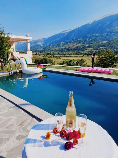 Day, Natural landscape, View (from property/room), Balcony/Terrace, Mountain view, Pool view, Swimming pool, Drinks, Alcoholic drinks, sunbed