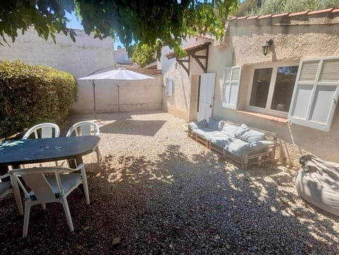 Gite des Ecureuils, vue mer, piscine privée, parking, climatisation House in La Ciotat