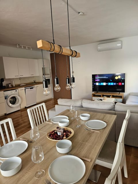 TV and multimedia, Dining area