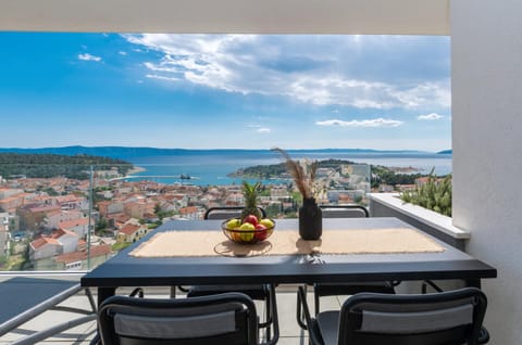 City view, Sea view