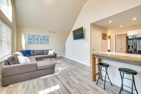 Hike and Ski Pocono Lake Home with Community Perks! House in Coolbaugh Township