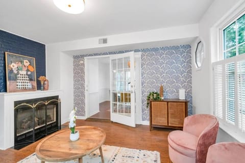 Brand New, Renovated Urban Oasis with Plenty of Parking House in Mount Lebanon