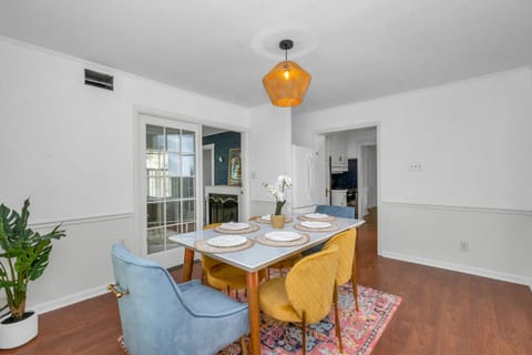 Brand New, Renovated Urban Oasis with Plenty of Parking House in Mount Lebanon