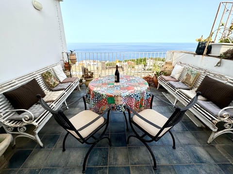 Natural landscape, View (from property/room), Balcony/Terrace, Seating area
