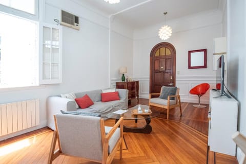 TV and multimedia, Living room, Seating area, air conditioner