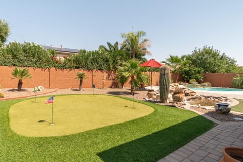 Oasis Villa With Pool, Putting Green & Pool Table Villa in Maricopa