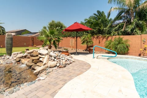 Oasis Villa With Pool, Putting Green & Pool Table Villa in Maricopa