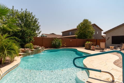 Oasis Villa With Pool, Putting Green & Pool Table Villa in Maricopa