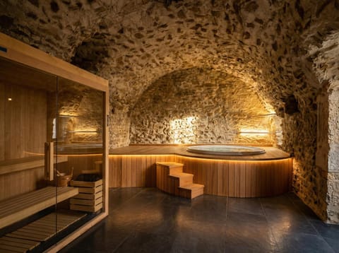 Hot Tub, Sauna, Spa and wellness centre/facilities