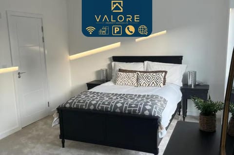 Bed, Photo of the whole room, Bedroom, Text overlay