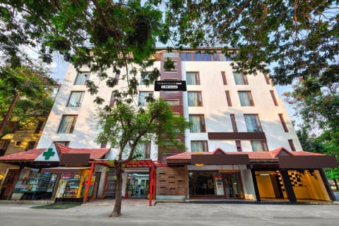 Facade/entrance