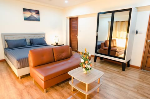 Photo of the whole room, Bedroom
